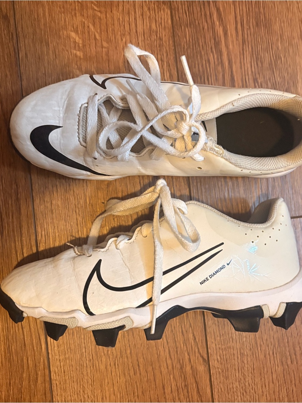 Nike White and Black Baseball Cleats - Diamond Series